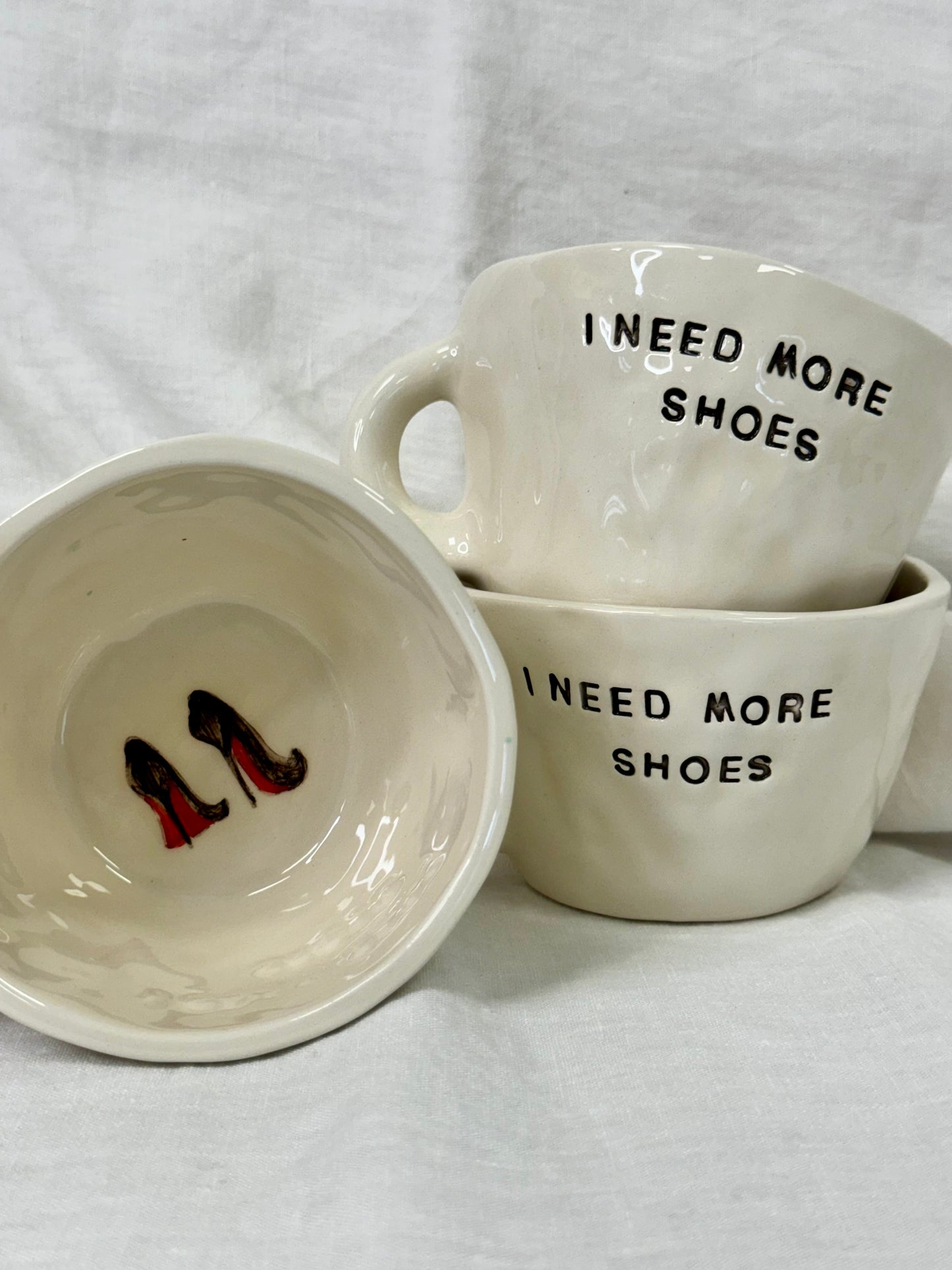 Mug “I need more shoes”