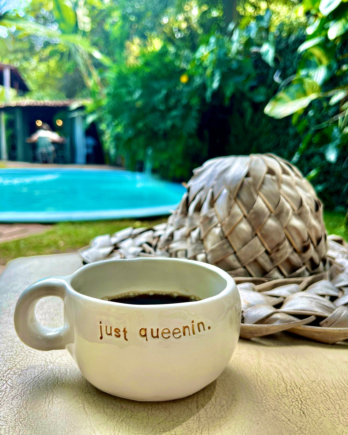 Mug “Just Queenin”